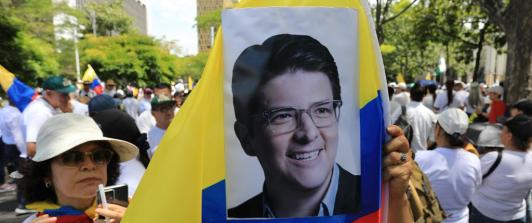 Foto de Miguel Uribe en una marcha.