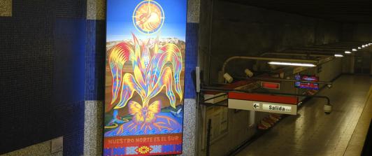 Petro inaugura mural de artista colombiano Guache en el metro de Chile