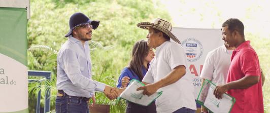 Avanza en la Reforma Agraria con entrega de tierras a comunidades desplazadas