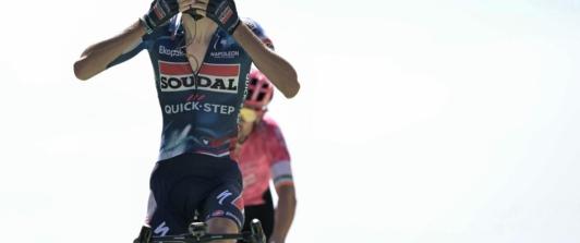 El mítico Mont Ventoux fue para el francés Valentin Paret-Peintre