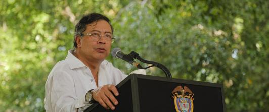 Presidente propone que "los más ricos" paguen deuda de subsidios a combustibles en nueva reforma tributaria