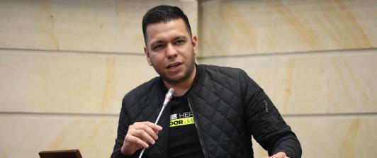 Jota Pe Hernandez fue denunciado por Maria José Pizarro por acoso y hostigamiento. El CRIC rechazó los señalamientos de Jota Pe, recordaron las víctimas de la masacre de Caloto.