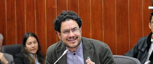 Abogado denuncia suplantación: falsificaron su firma para demandar al senador Iván Cepeda