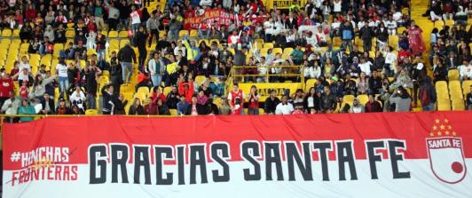 Santa Fe jugará sin público por insultos racistas de su hinchada