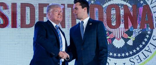 Charlie Kirk junto a Donald Trump
