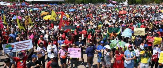 Multitudinaria marcha en Brasil contra perdón a Bolsonaro