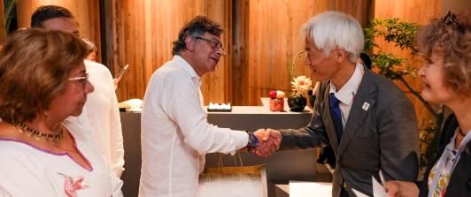 ​Colombia es el único país latinoamericano presente en la en la Expo Mundial 2025, que reúne a cerca de 160 países bajo el lema Diseñando la ciudad del futuro para nuestras vidas, en Osaka (Japón), con pabellón propio. Desde allí impulsa las relaciones comerciales y de inversión.
