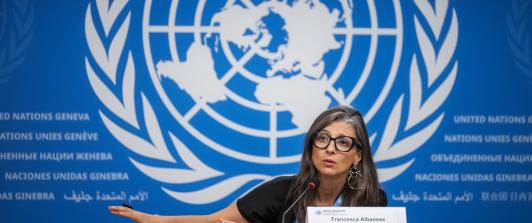 La relatora especial de las Naciones Unidas (ONU) sobre los territorios palestinos ocupados, Francesca Albanese, ofrece una rueda de prensa sobre la situación de los derechos humanos en Gaza, en Ginebra.
