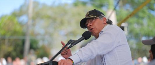 Presidente Petro durante su discurso en Timbó, anunciando el Pacto Territorial Cauca