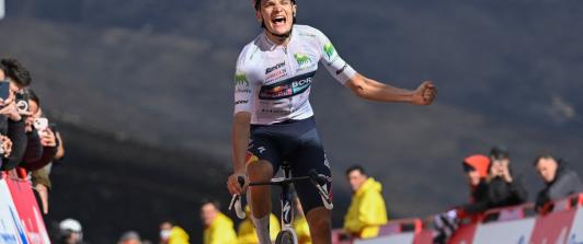 Giulio Pellizzari triunfó en la penúltima llega en alto de La Vuelta 2025
