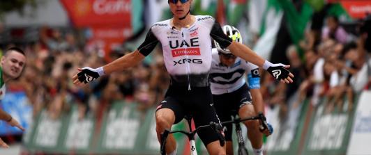 ¡Cero y van dos! Juan Ayuso volvió a ganar en La Vuelta 2025