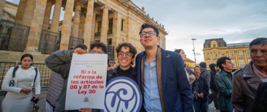 Ministro Daniel Rojas junto a Estudiantes.