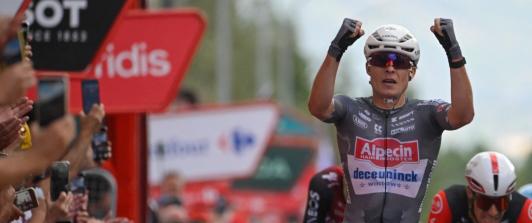 ¡Cero y van tres! Jasper Philipsen se quedó con la etapa 19 en La Vuelta 2025