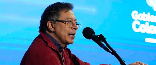 Presidente desmiente que el Gobierno usará ahorros pensionales para pagar bono