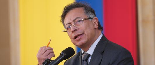 "Así se tapa la historia de la gobernanza paramilitar en Colombia", presidente Petro sobre fallo absolutorio a Uribe