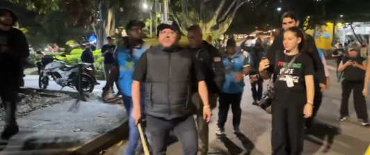 Andrés Gury Rodríguez amenazando a manifestantes en Medellín