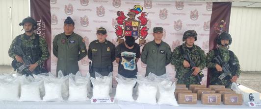 Gobierno incautó casi dos toneladas de cocaína en operativo contra el narcotráfico en frontera con Ecuador