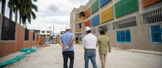 Con inversión de más de $42 mil millones del Ministerio de Educación, El FFIE mejora tres colegios de Cali para ampliar aulas, comedores y espacios modernos de aprendizaje. 