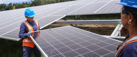 Colombia invertirá $8,35 billones para llevar energía solar gratuita a 1,3 millones de hogares de estratos 1, 2 y 3