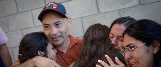Los colombianos, 16 hombres y una mujer, ingresaron al país por el puente internacional Atanasio Girardot, en Norte de Santander, donde fueron recibidos por sus familias y sometidos a controles médicos y migratorios.