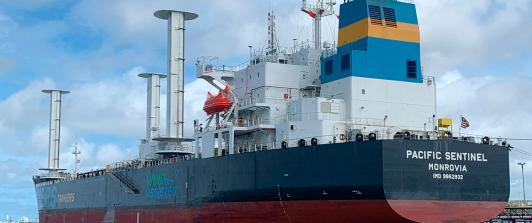 Ecopetrol: Se trata del buque Pacific Sentinel, capaz de reducir hasta en un 49 % las emisiones de CO₂ en comparación con embarcaciones tradicionales de su categoría.