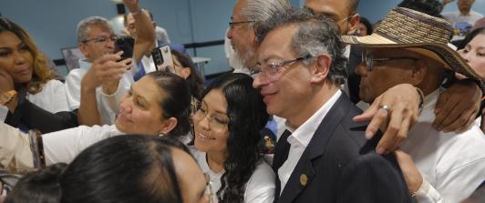 Aprobación e imagen positiva del presidente Petro se ubican en el 40 %