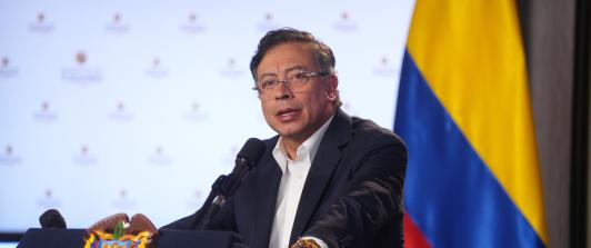 Presidente afirma que Duque usó préstamos de la Nación para subsidiar empresarios y cuestiona falta de investigaciones