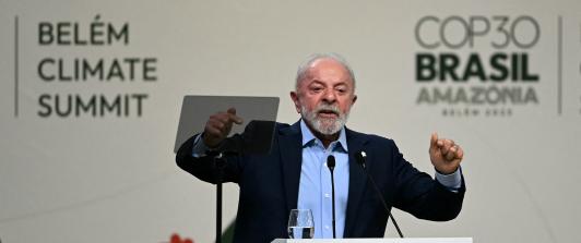 El presidente de Brasil, Luiz Inácio Lula da Silva, pronuncia un discurso durante la Plenaria General de Líderes en el marco de la COP 30, la Conferencia de las Naciones Unidas sobre el Cambio Climático, celebrada en Belém, estado de Pará, Brasil.