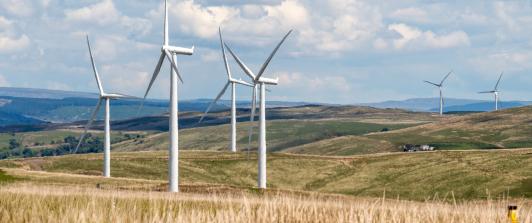 La caída del 42 % en los precios energéticos se debe a que el país generó el 90 % de la energía a través de energías limpias como la solar, hidráulica y biomasa. 