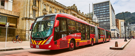 Bus de Transmilenio, sobre la Avenida Jiménez 