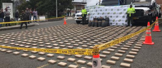 Solo en 2025 se ha destruido un laboratorio cada 40 minutos y decomisado más de 820 toneladas de drogas, lo que representa un incremento del 7 % frente al mismo periodo de 2024. 