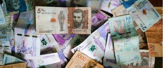 conjunto de billetes de denominación colombiana 