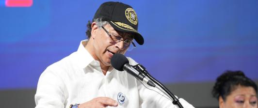 El primer mandatario Petro denunció presión a un preso para obtener información, cuestionó la ética del reportaje y defendió su trayectoria personal y política frente a acusaciones. 