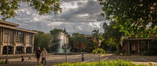 Con respaldo del Ranking U-Sapiens 2025-2, el primer mandatario señaló que la educación pública supera en calidad a la privada y anunció respaldo a la Universidad de Antioquia.