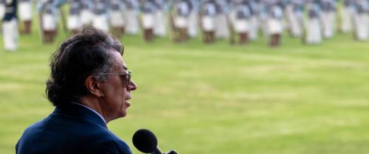 Presidente Petro ordena a la Policia incautar medicamentos acaparados por EPS.