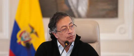 Presidente Petro responde a Bruce Mac Master sobre emergencia económica.