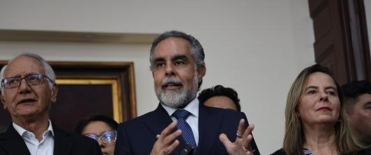 Congreso defiende megarricos y hunde reformas sociales: Benedetti