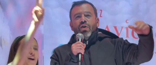 imagen del alcalde Carlos Fernando Galán en el conteo regresivo para inaugurar el alumbrado navideño