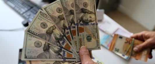 Dólar en mínimos de casi cinco años.