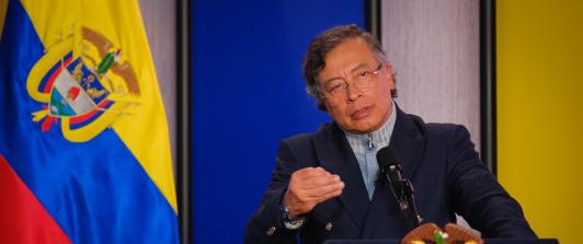 Petro defiende Emergencia Económica y Salario Mínimo Vital