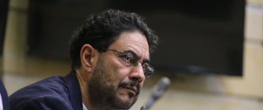 CNE: Iván Cepeda anunció que se inscribirá para primera vuelta.