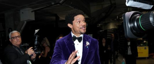 Trevor Noah asiste a la 68.ª edición de los premios GRAMMY en el Crypto.com Arena el 1 de febrero de 2026 en Los Ángeles, California.