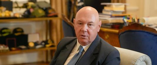 John McNamara se despide como encargado de negocios de EE. UU.