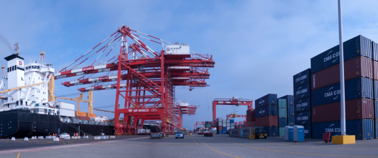 Barco Carguero, Puerto de Carga y Containers del Comercio Exterior