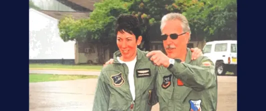 Según la información divulgada en ese paquete, Pastrana figura en registros de viajes y reuniones del periodo, junto con Sandy Berger —exasesor de seguridad nacional de Bill Clinton— y el abogado Alan Dershowitz. / Departamento de Estado.