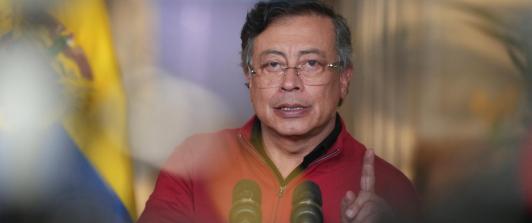 Presidente Petro anuncia que mantendrá el salario vital en Colombia.