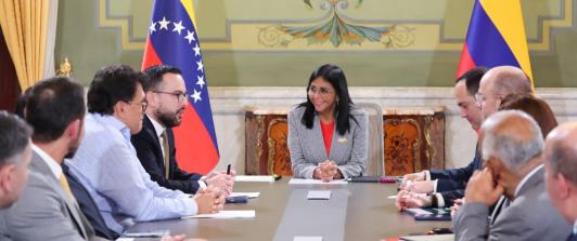 Reunión entre Delcy Rodríguez el ministro de Energía. / Foto: Presidencia de Venezuela.
