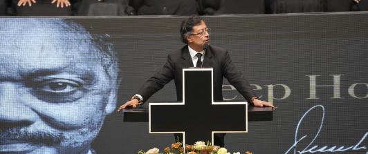 Presidente Petro llama a un "pacto por la paz de la humanidad" en el funeral de Jesse Jackson