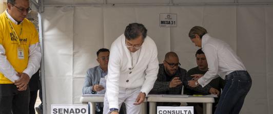 Defensa de Petro envió 14 preguntas a la Misión Electoral.