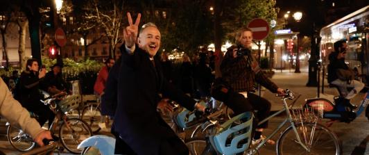 El socialista Grégoire retiene París para la izquierda en Francia.